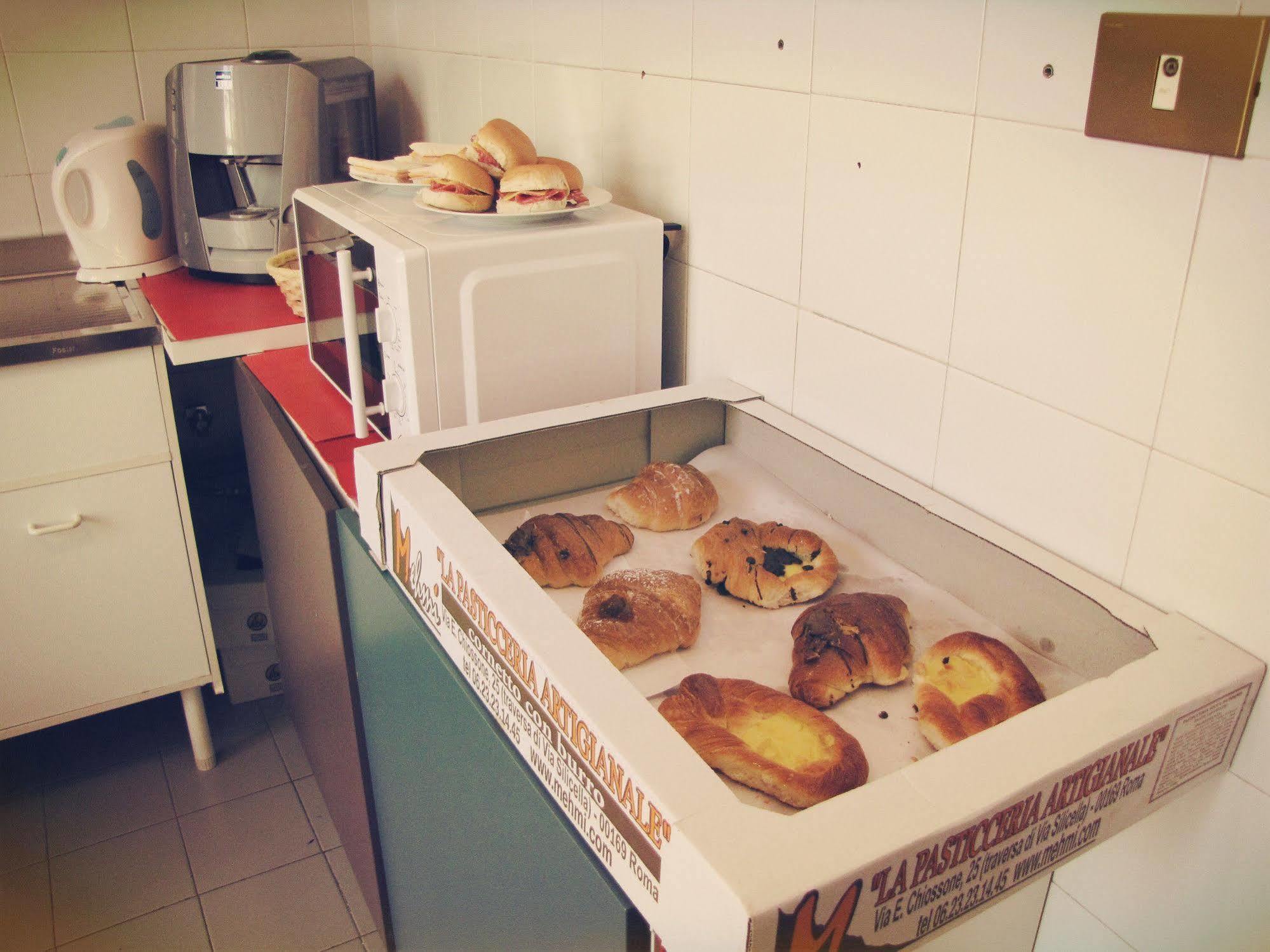 Bed and Breakfast Claudia House Roma Termini Zewnętrze zdjęcie
